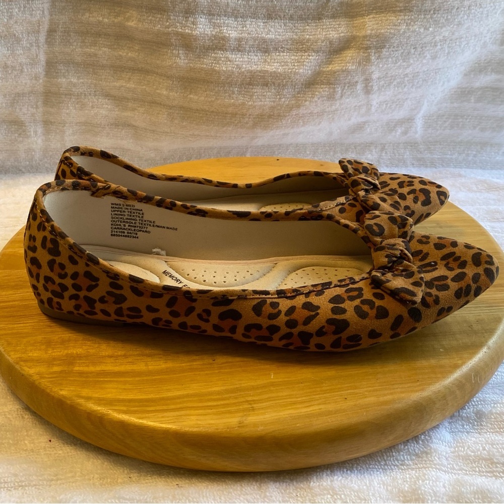 So Shoes Womenโs Size 9 Flatsโ Animal Print Slip On/Off